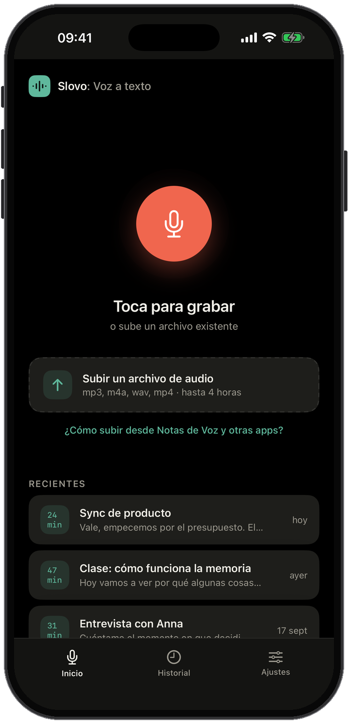 Pantalla de inicio de Slovo: un gran botón de grabar, un área para subir archivos de audio y la lista de transcripciones recientes