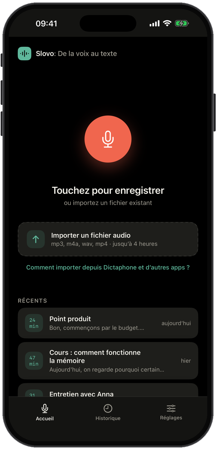 Écran d’accueil de Slovo : un grand bouton d’enregistrement, une zone d’import de fichiers audio et la liste des transcriptions récentes