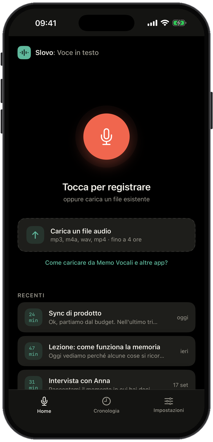 Schermata iniziale di Slovo: un grande pulsante di registrazione, un’area per caricare file audio e l’elenco delle trascrizioni recenti